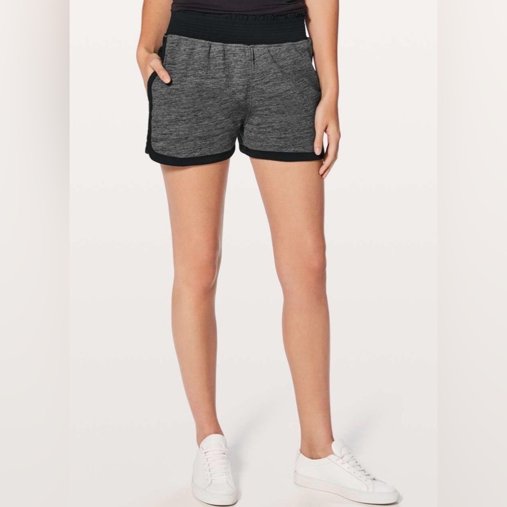 LULULEMON Cool and Collected Shorts